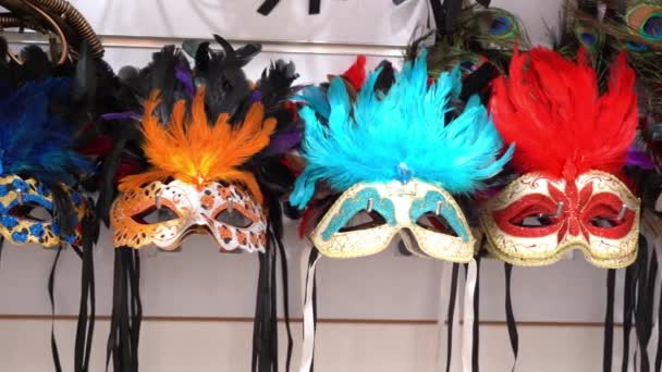 Typische Venetië Carnaval Maskers Oranje Blauw Rood Kleuren Weergegeven Een — Stockvideo