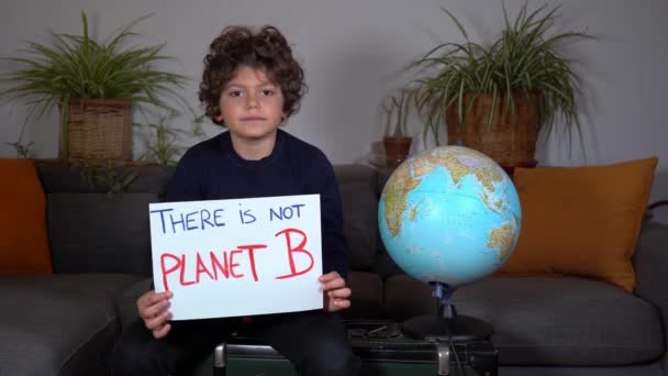 Italië Milaan Activistische Jongen Kind Jaar Oud Met Het Bord — Stockvideo