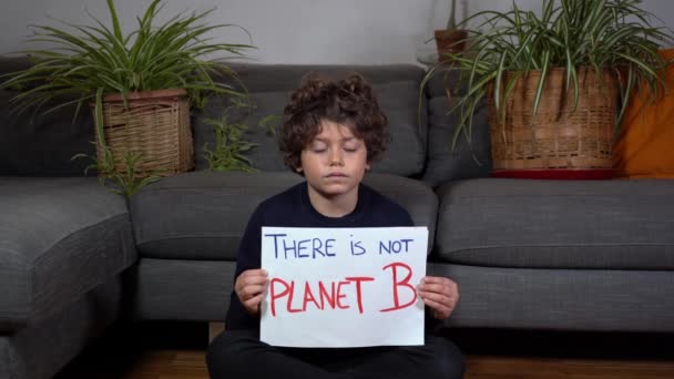 Italia Milán Activista Niño Años Con Signo Concepto Salvar Planeta — Vídeo de stock