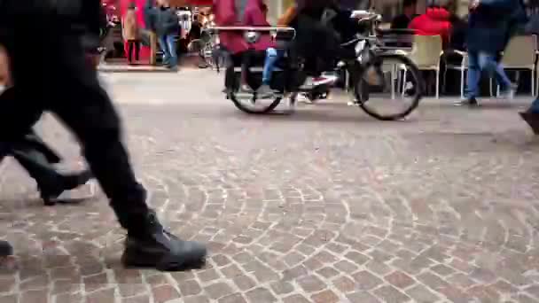 Pernas Pés Pessoas Andando Lapso Tempo Milan Corso Vittorio Emanuele — Vídeo de Stock
