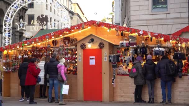 Europe Italy Milan December 2021 Traditional Christmas Market Wooden Houses — Stock Video