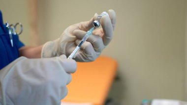 Avrupa, İtalya, Milan Aralık 2021 - San Carlo hastanesinde covid-19 Coronavirus salgınına karşı aşı