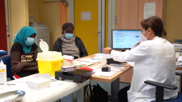 Европа Италия Милан Декабрь 2021 Вакцинация Против Эпидемии Коронавируса Ковида — стоковое видео