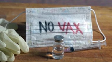 İtalya, Milan Aralık 2021 - 5-11 yaşlarındaki çocuklar için Covid-19 Coronavirus aşısı - çocuk aşısı tüplü vax yok- çocuk aşısı üzerinde ebeveynsel kararsızlık