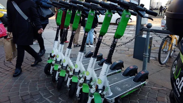 Europe Italie Milan Décembre 2021 Scooter Électrique Louer Pour Transport — Photo