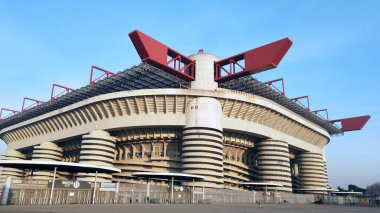 San Siro, Giuseppe Meazza futbol stadyumu, Uluslararası FC, Milan FC, modern spor arenası.