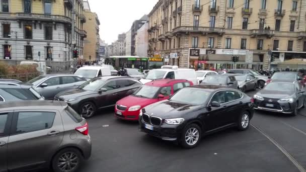 Europe Italy Milan December 2021 Congested Traffic Car Cadorna Downtown — Stock Video