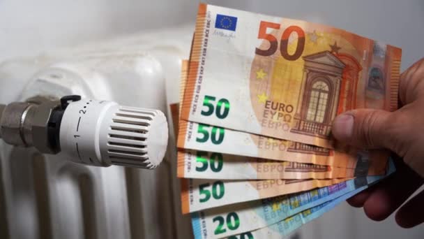 意大利 由于煤气和电费上涨 原材料 欧元现钞和国内暖气散热器的采购价格上涨 — 图库视频影像