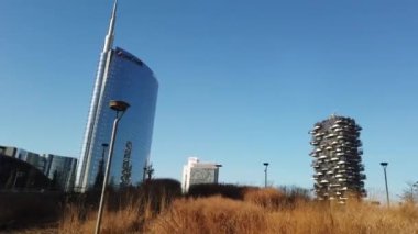 Avrupa, İtalya, Milano Ocak 2021, Covid-19 Coronavirus karantinası sırasında Gae Aulenti meydanı şehir merkezinde. 