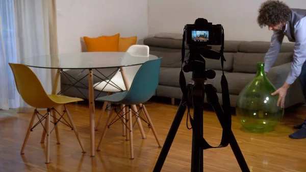 Photo Professional Photographer Filming New Flat Digital Devices Video Camera — Fotografia de Stock