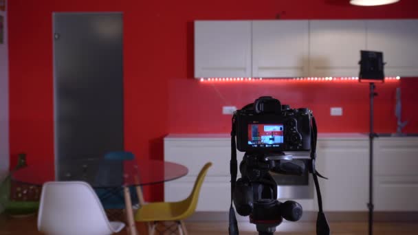 Photo Professional Photographer Filming New Flat Digital Devices Video Camera — Vídeo de Stock