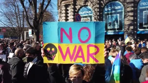 Европа Италия Милан Февраль 2022 Протест Против Войны Между Россией — стоковое видео