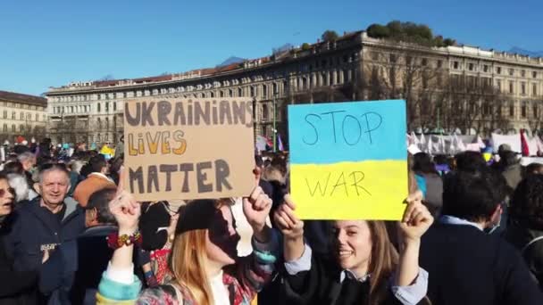 Europa Italië Milaan Februari 2022 Protest Tegen Oorlog Tussen Rusland — Stockvideo