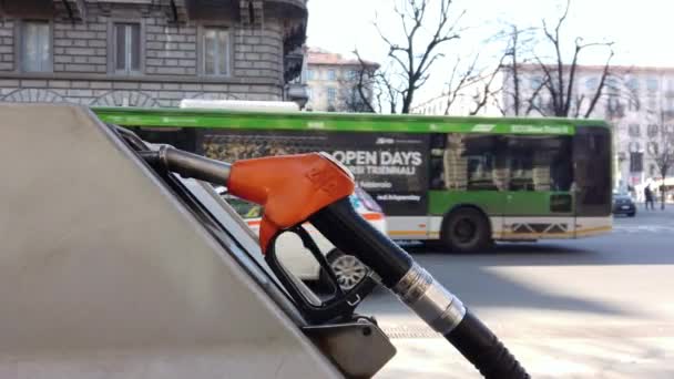 Európa Olaszország Milan 2022 Március Dízel Szuper Benzin Üzemanyag Árának — Stock videók