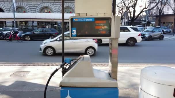 Eropa Italia Milan Maret 2022 Peningkatan Biaya Bahan Bakar Diesel — Stok Video