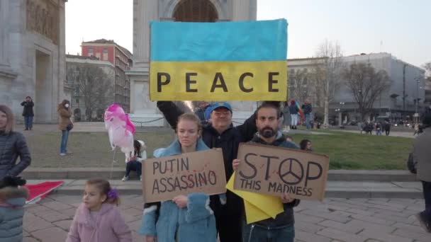 Europa Włochy Mediolan Marzec 2022 Demonstracja Przeciwko Wojnie Między Ukrainą — Wideo stockowe