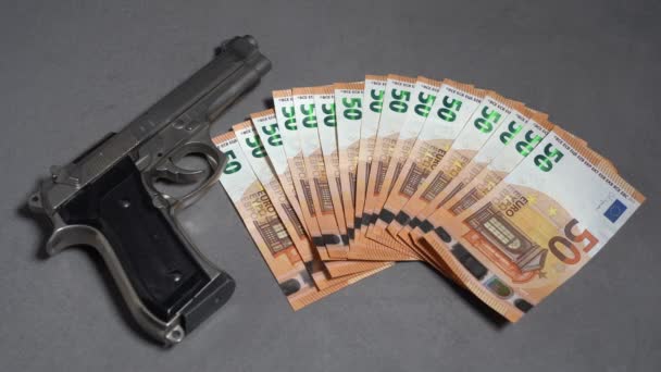 Milán Marzo 2022 Billete Dinero Efectivo Euros Ejército Armas Revólver — Vídeos de Stock