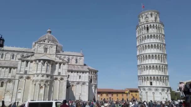 ヨーロッパ イタリア トスカーナ 2022年4月 ピサタワーIn Piazza Dei Miracoli Duomo大聖堂 大理石像 — ストック動画