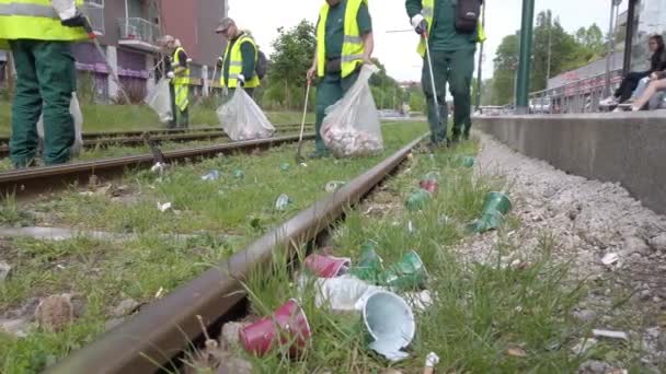 Italy Milan Workers Clearing Piles Rubbish Tram Railroad — Vídeos de Stock