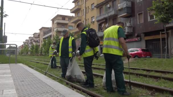 Italy Milan Workers Clearing Piles Rubbish Tram Railroad — стокове відео