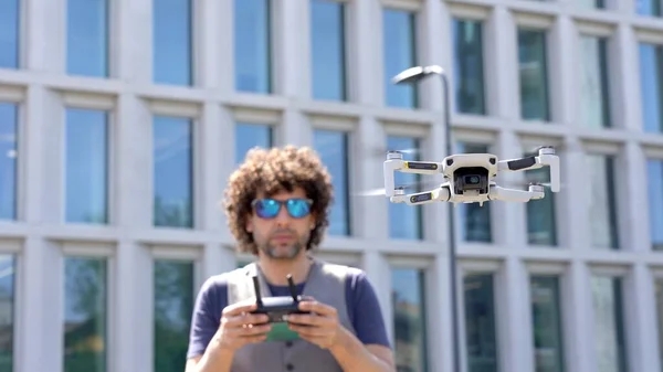 Man Use Drone Surveys Measurements Create Virtual Reality Model Building —  Fotos de Stock