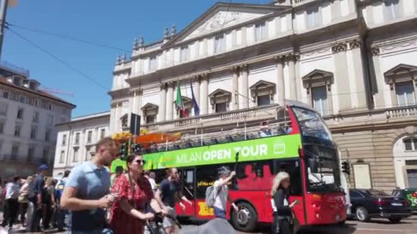 Avrupa Talya Milano Nisan 2022 Şehrin Merkezindeki Scala Tiyatrosu Turistler — Stok video