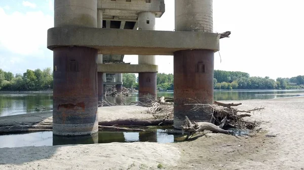 Problemen Van Droogte Droogte Bijna Waterloze Rivier Met Grote Uitgestrektheid — Stockfoto