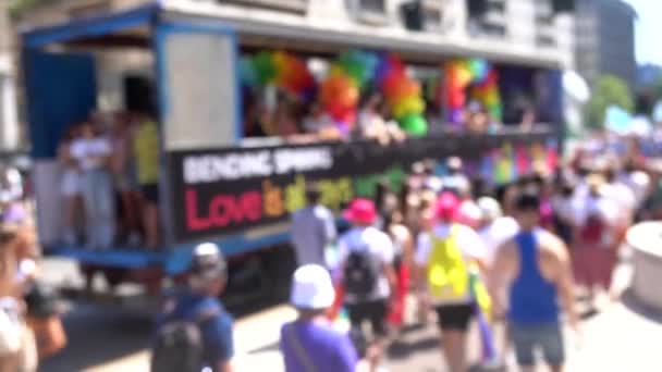 Europa Włochy Mediolan Lipiec 2023 Rozproszony Tłum Ludzi Gay Pride — Wideo stockowe