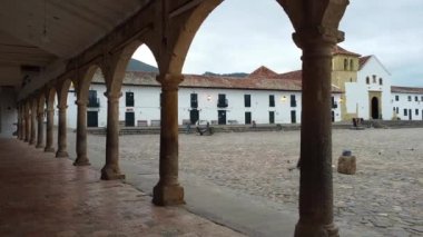 Güney Amerika 'daki Villa de Leyva şehrinin insansız hava aracı görüntüleri, Orta Kolombiya' nın Boyaca iline bağlı bir şehir ve belediyedir..