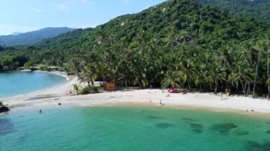 Santa Marta Kolombiya, Tayrona Doğal Parkı Karayipler denizi Piscinas, muhteşem kumsal ve orman manzarası palmiye ağaçlarıyla dolu - terk edilmiş ve yaz tatili için cennet plajı