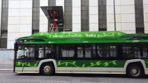 Avrupa Talya Milan 2022 Viale Zara Daki Otobüs Durağında Temiz — Stok video