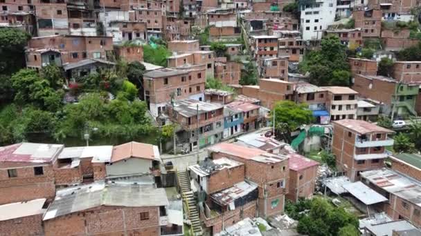 Medellin Colombia Drönare Flygfoto Comuna Slum Favela Gång Farligaste Stadsdelarna — Stockvideo