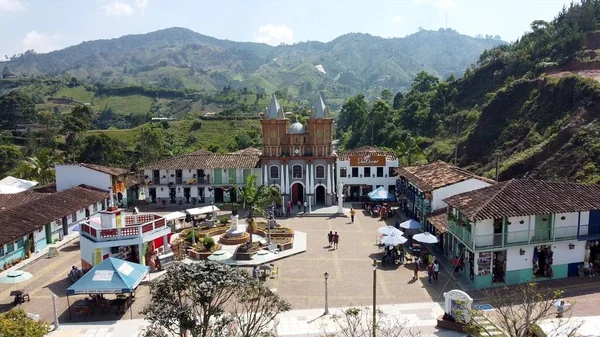 콜롬비아 Guatape 오키아 명소에 식민지 마을의 다운타운에 — 스톡 사진
