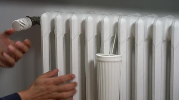 エネルギー危機により家庭内のガスや暖房のコストが上昇し — ストック動画
