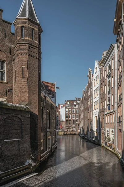 Άμστερνταμ Ολλανδία Φεβρουαρίου 2021 Τυπικά Σπίτια Στο Παλιό Κέντρο Του — Φωτογραφία Αρχείου
