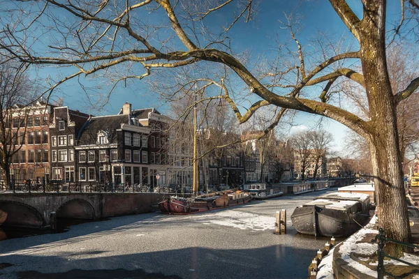 Άμστερνταμ Ολλανδία Φεβρουαρίου 2021 Άποψη Των Παγωμένων Καναλιών Στο Παλιό — Φωτογραφία Αρχείου