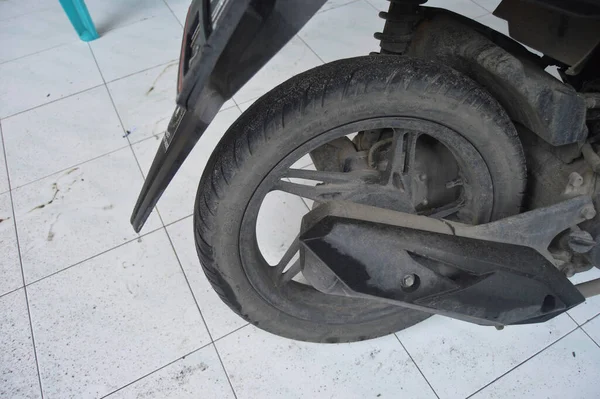 印度尼西亚Gresik 2022年2月28日 被灰尘或泥土弄脏的摩托车零部件 — 图库照片