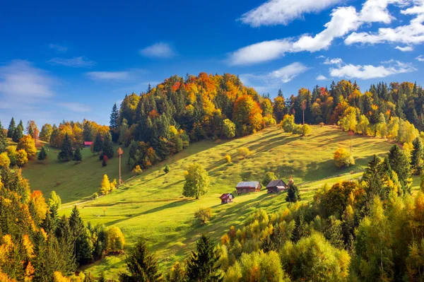 罗马尼亚布拉索夫县Moieciu Sus 喀尔巴阡山脉的农村秋景 — 图库照片