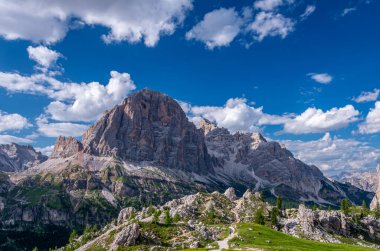 Tofana di Rozes, Cinque Torri 'den manzara, Dolomiti Alpleri, İtalya. Dolomite Dağlarındaki Beş Sütun, Alto Adige, Güney Tyrol