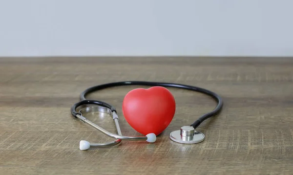 Stetoskop Badanie Serca Czerwony Starej Drewnianej Koncepcji Opieki Zdrowotnej Podłogi — Zdjęcie stockowe
