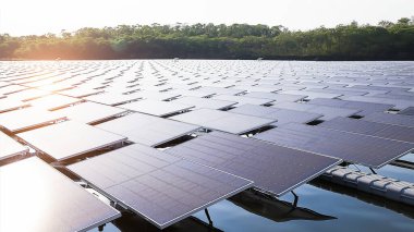 yüzen güneş enerjisi santrali yenilenebilir enerji kavramı.