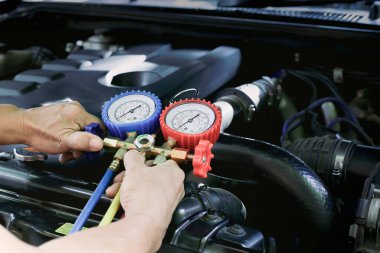 Araba kliması kontrol servisi, sızıntı algılama, soğutucuyu doldur.