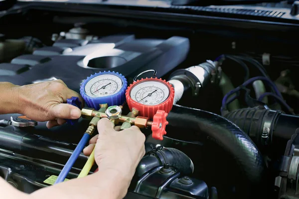 Araba kliması kontrol servisi, sızıntı algılama, soğutucuyu doldur.