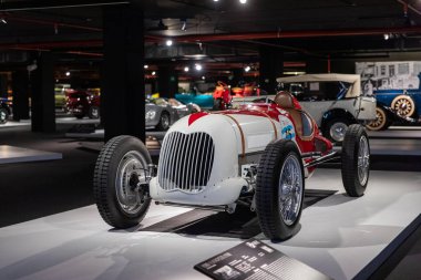 06 Mayıs 2022, Azerbaycan, Bakü, Heydar Aliyev Merkezi - Klasik Araba Sergisi. Ford V8 Monoposto Indianapolis tarzı 1936 Amerikan klasik yarış arabası sergisi.