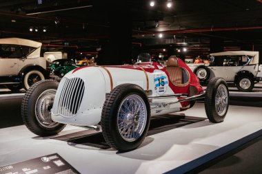 06 Mayıs 2022, Azerbaycan, Bakü, Heydar Aliyev Merkezi - Klasik Araba Sergisi. Ford V8 Monoposto Indianapolis tarzı 1936 Amerikan klasik yarış arabası sergisi.
