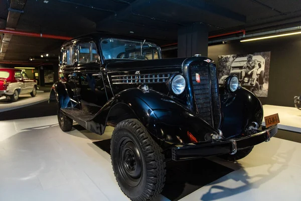 06 Mayıs 2022, Azerbaycan, Bakü, Heydar Aliyev Merkezi - Klasik Araba Sergisi