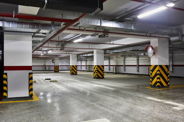 Empty Underground Parking Empty Business Center Subterrâneo Estacionamento Interior Com Imagem De Stock