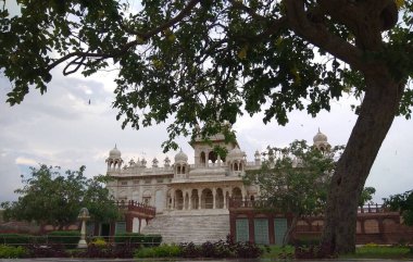 Sabah eski tapınak binasının manzarası.