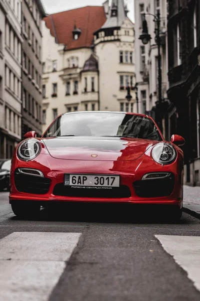 Rotes Auto Auf Der Straße — Stockfoto