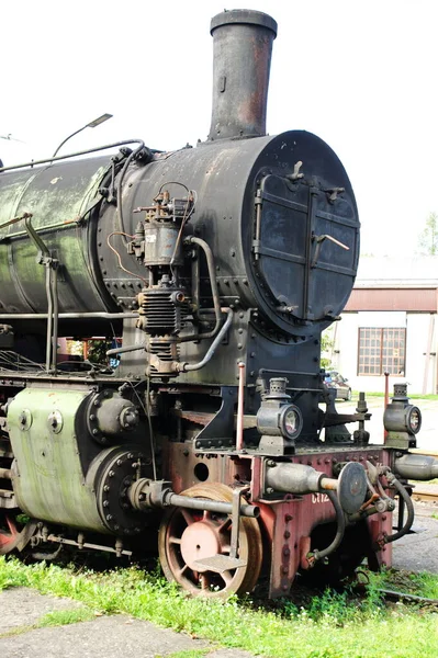 Voorkant Van Een Stoomlocomotief Een Fragment Van Ketel Wielen Zuigers — Stockfoto